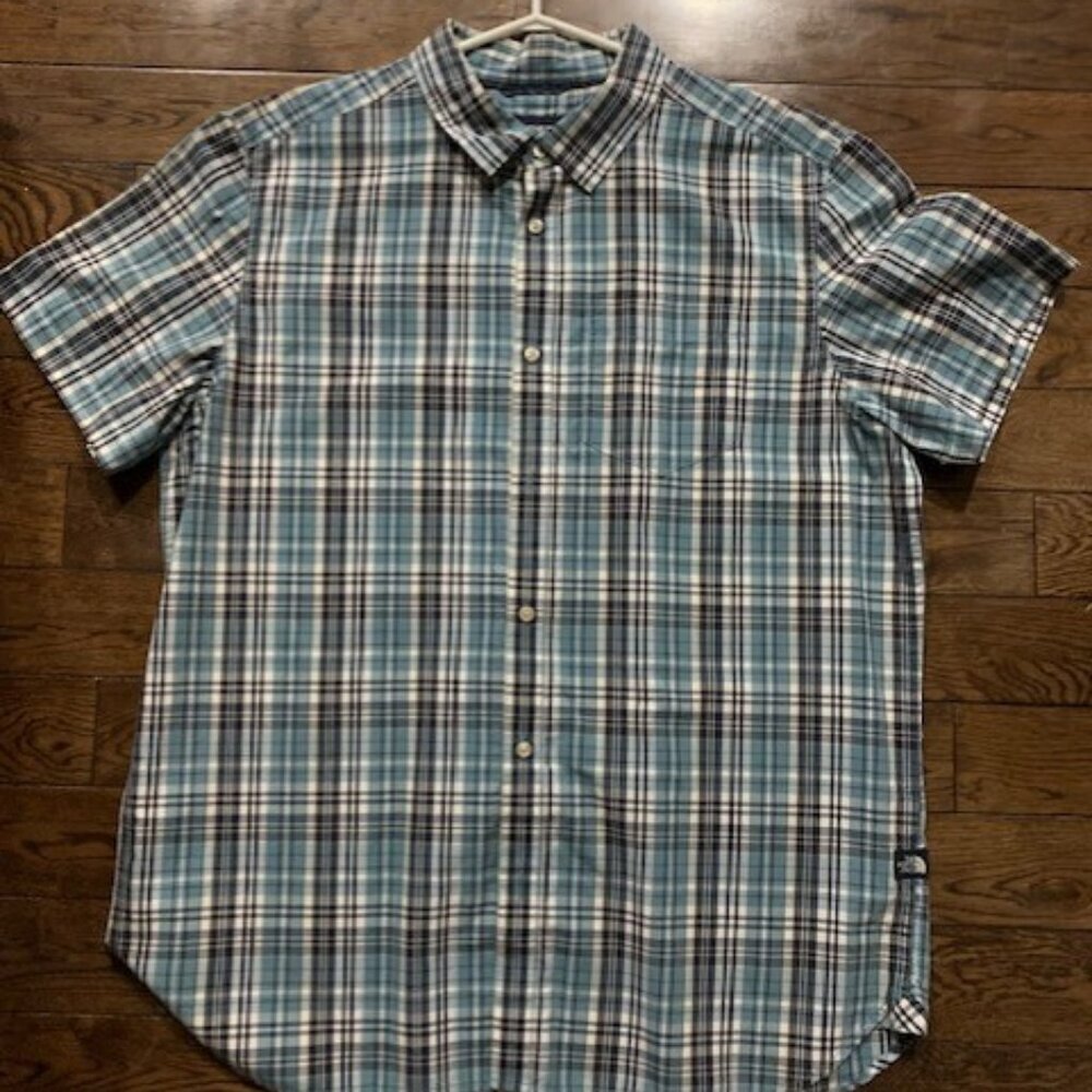 THE NORTH FACE MENS BUTTON DOWN-(XL)